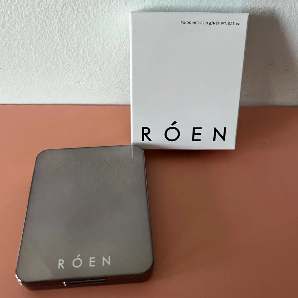 Roen Eyes On Me Eyeshadow Palette BNIB - Picture 2 of 7